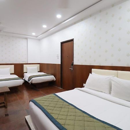 Hotel Center Point Solapur Buitenkant foto