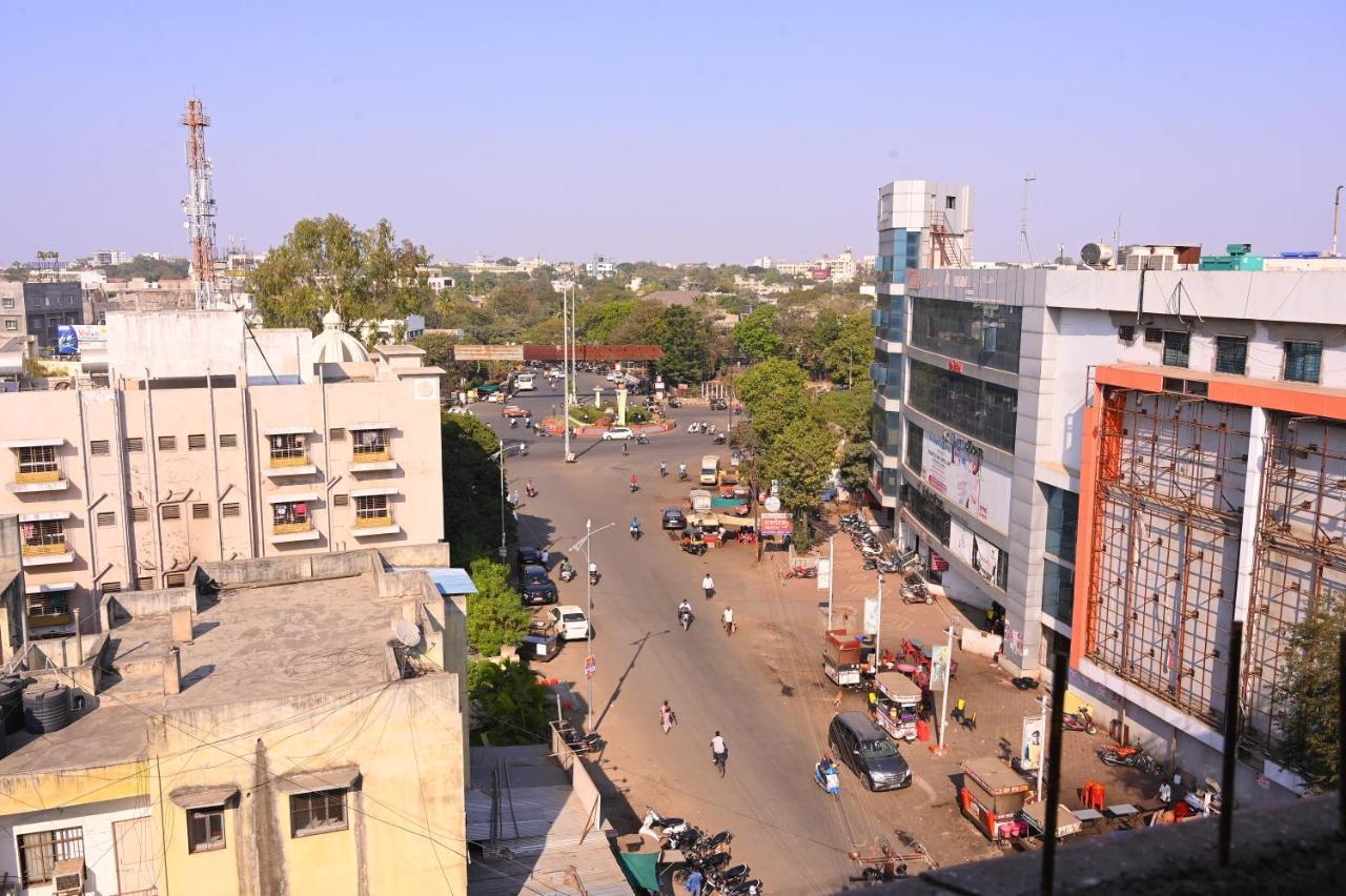 Hotel Center Point Solapur Buitenkant foto