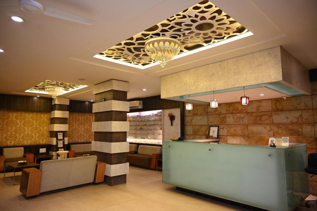 Hotel Center Point Solapur Buitenkant foto